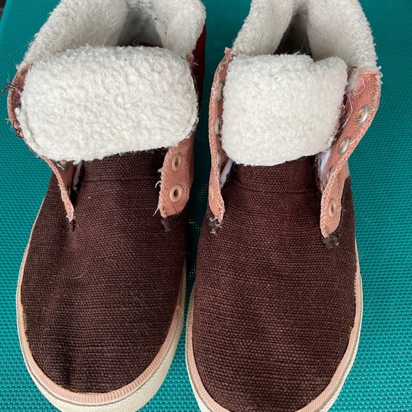 Slip on Chukas by Gravis - Picture 6 of 6